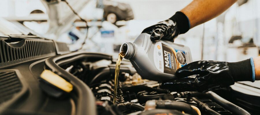 5W30 ou 5W40 : Comment choisir la bonne huile moteur ?