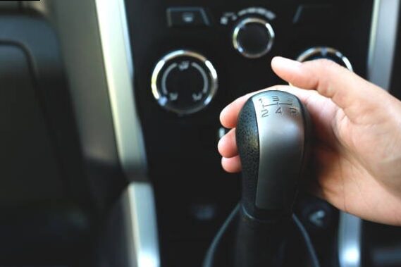 How to move an automatic broken car?