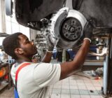 The steps to follow to change the front brake pads