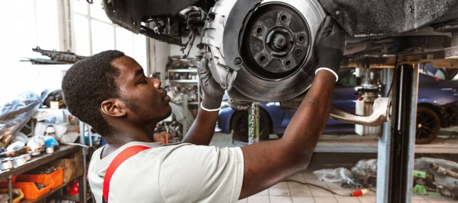 The steps to follow to change the front brake pads