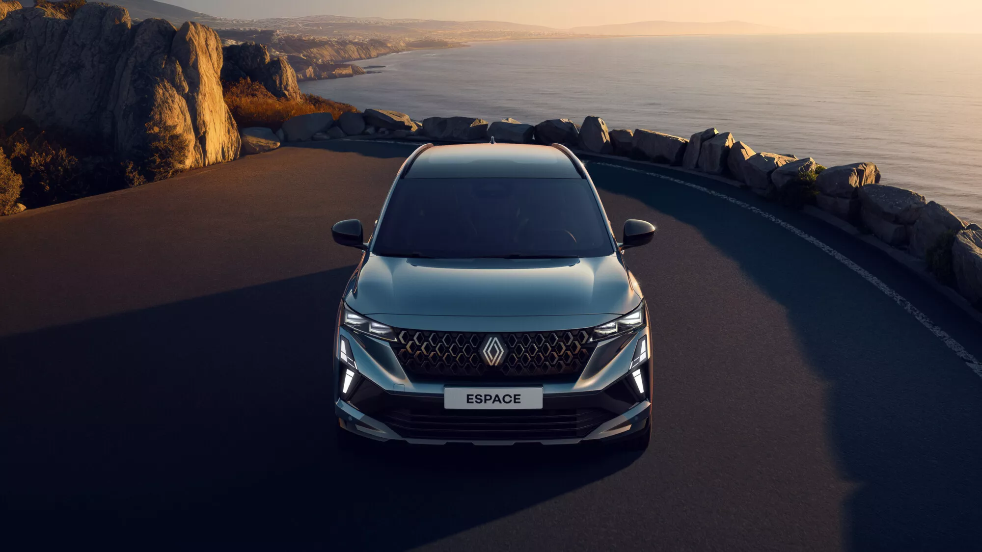 Before and headlights of the new Renault Espace 2025