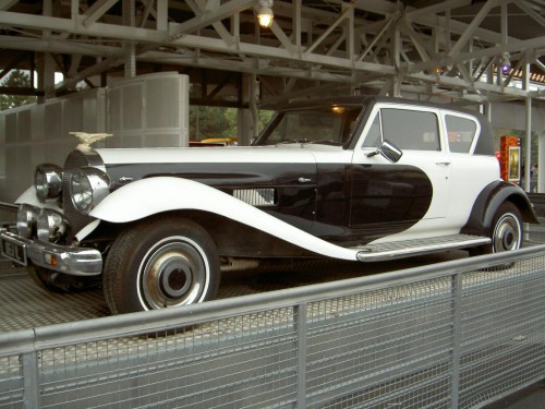 CUTELLA AUTO -Cruella-Denfer-Halloween Car